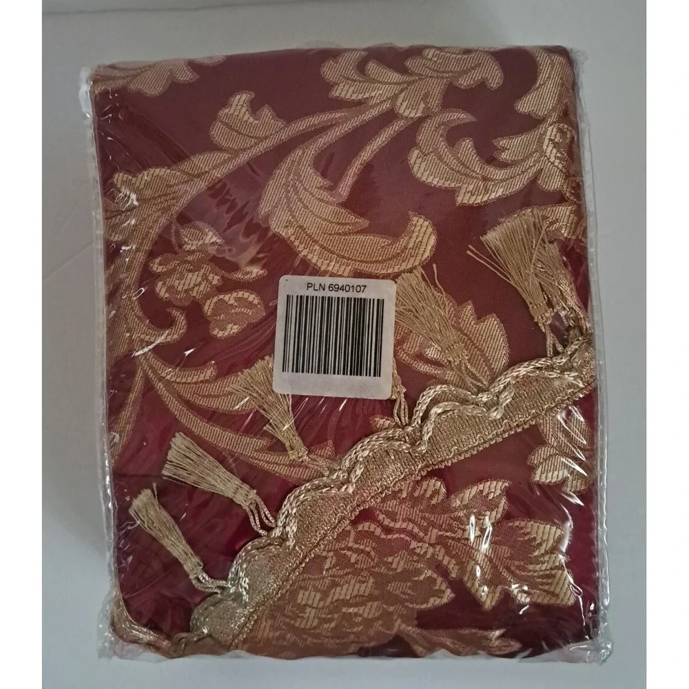 Jacquard Burgundy & Gold 84